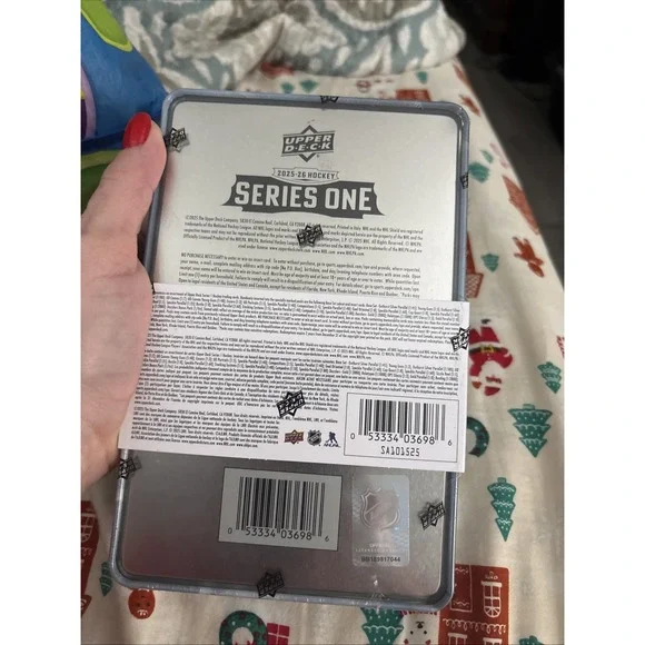 2025-26 Upper Deck Series 1 Hockey Tin - NEW SEALED - Picture 3 of 4